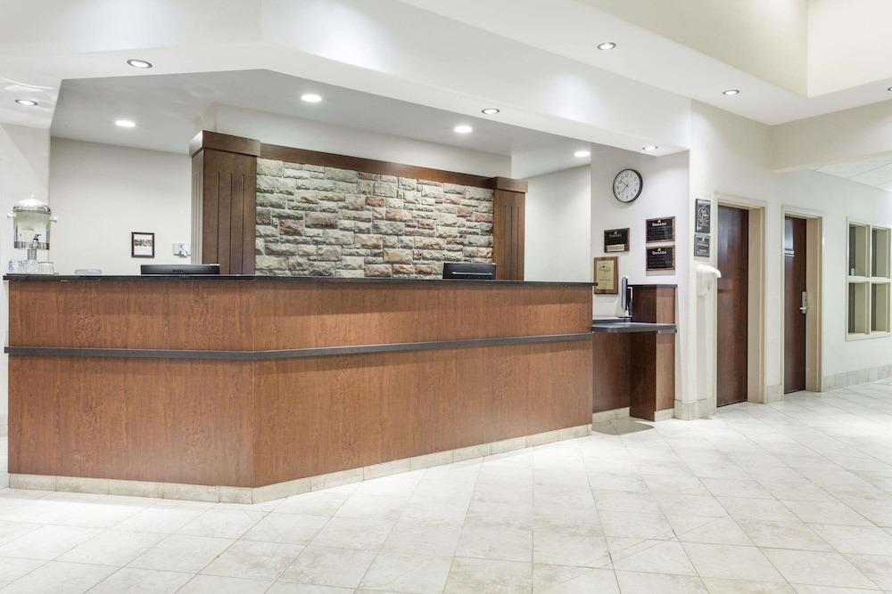 德雷顿谷华美达酒店 Drayton Valley 外观 照片